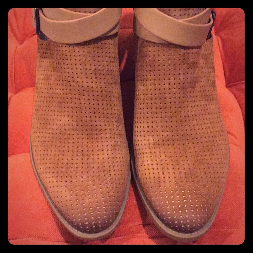 Kenneth Cole Reaction Suede Ankle Booties - Picture 4 of 8